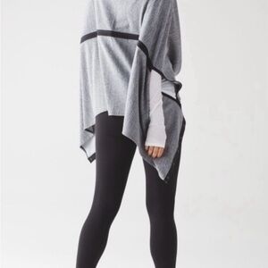 Lululemon Gray and white herringbone vinyasa wrap- wrap/scarf